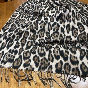 Cashmere and polyester oversized Animal Print Shawl scarf